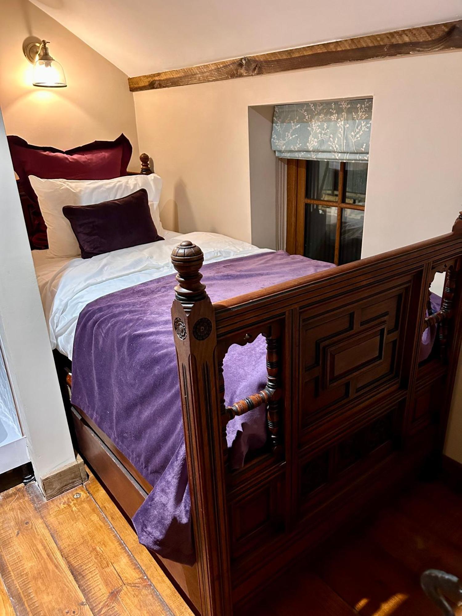Charming Country Cottage With Oak Beams In Historic Setting, Brecon Beacons Retreat Llangadog Dış mekan fotoğraf