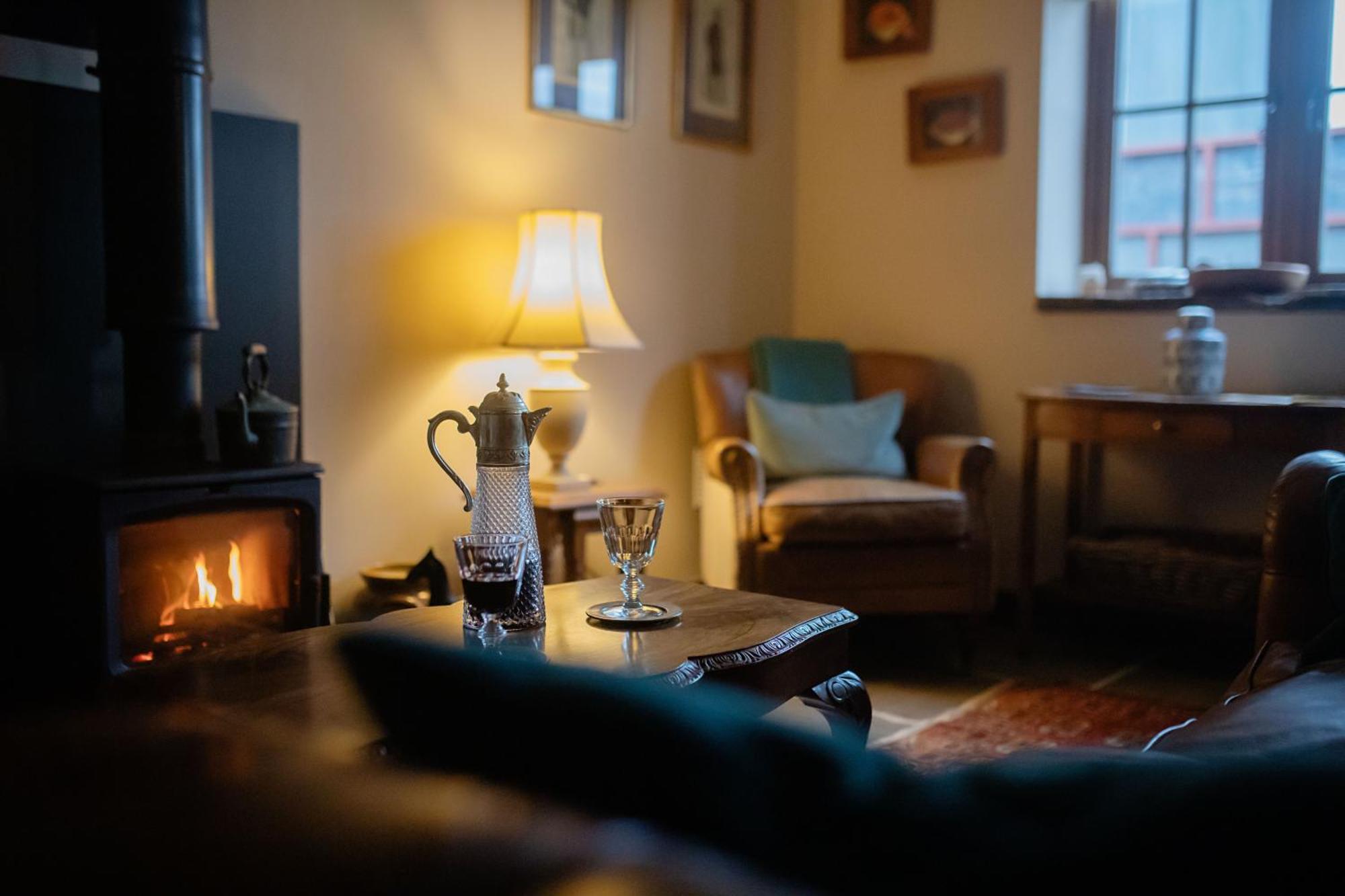 Charming Country Cottage With Oak Beams In Historic Setting, Brecon Beacons Retreat Llangadog Dış mekan fotoğraf